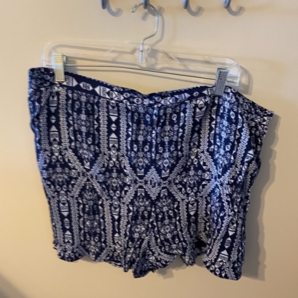 Patterned Flowy shorts